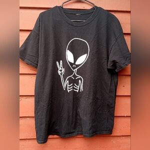 Peace Alien Black and White Tshirt XL